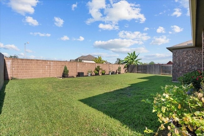 Building Photo - 2417 Lake Mist Dr