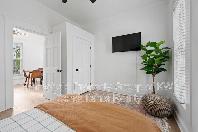 Building Photo - 61 E 7th Ave