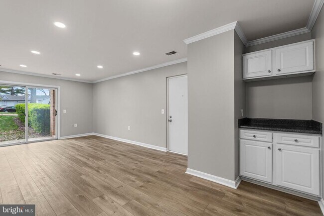 Building Photo - 18302 Streamside Dr