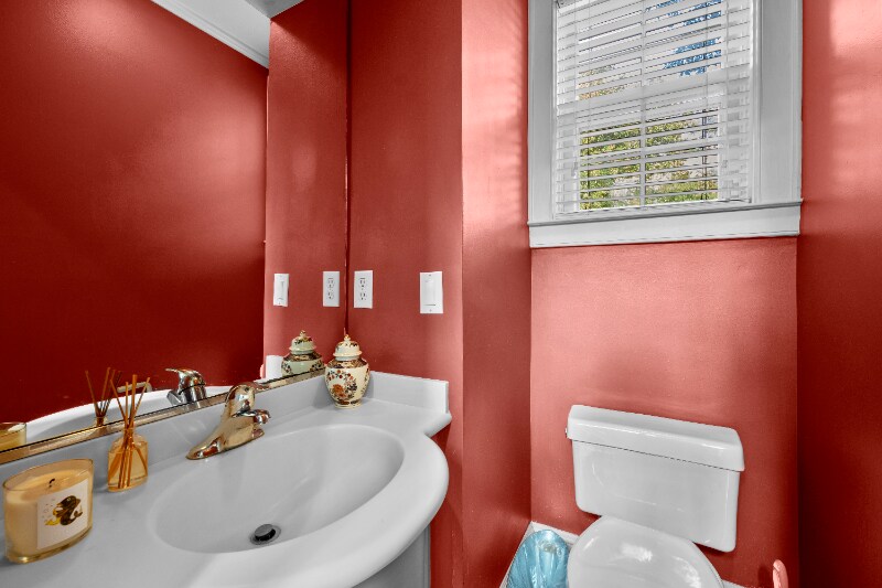 Building Photo - 69 Anson St