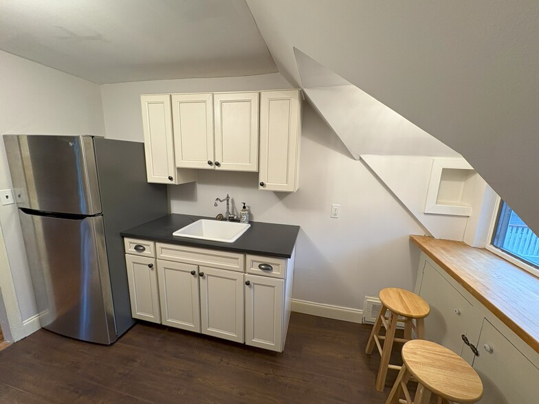 Building Photo - 207 Holly St