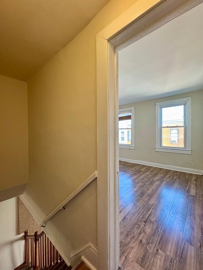 Building Photo - Charming 2 Bedroom/1 Bathroom Townhome in ...