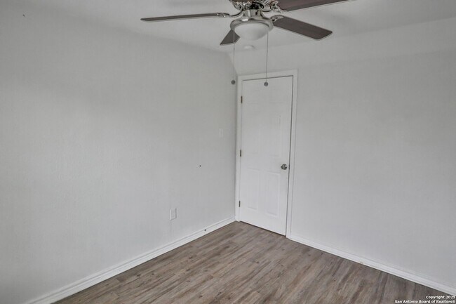 Building Photo - 2426 Cincinnati Ave