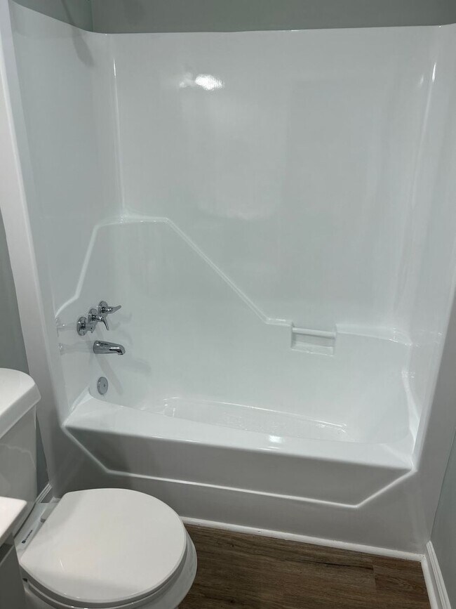 Building Photo - 128 Turner St