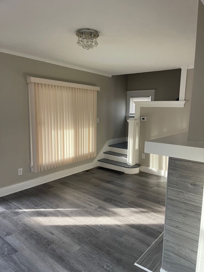 Building Photo - Newly remodeled 3 Bedroom 2.5 Bathroom House