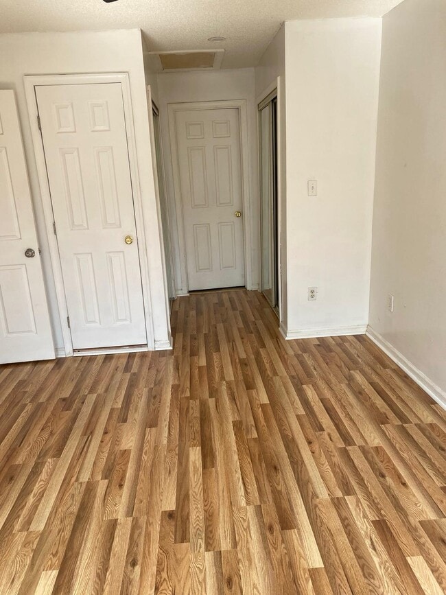 Building Photo - 40 Walnut St