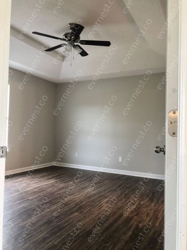 Building Photo - 7614 Greenway Dr