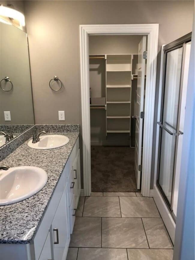 Building Photo - 746 Roselawn St