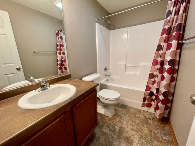 Building Photo - 738 NE Spring St