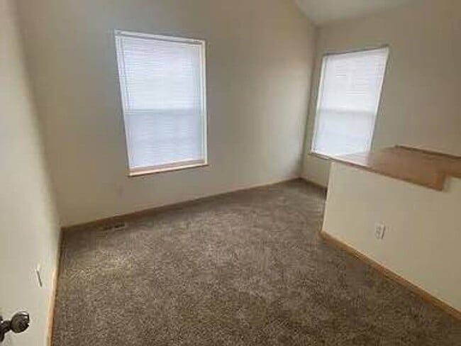 Building Photo - 2-Bedroom Townhouse Available for Rent!