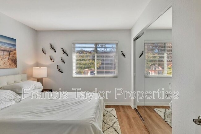 Building Photo - 2882 Andover Ave