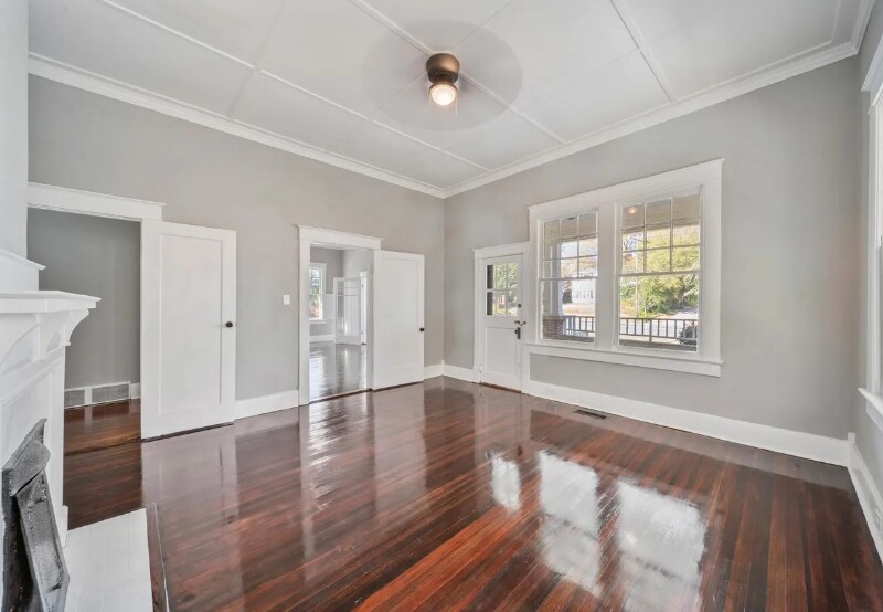 Building Photo - 1957 Broughton St