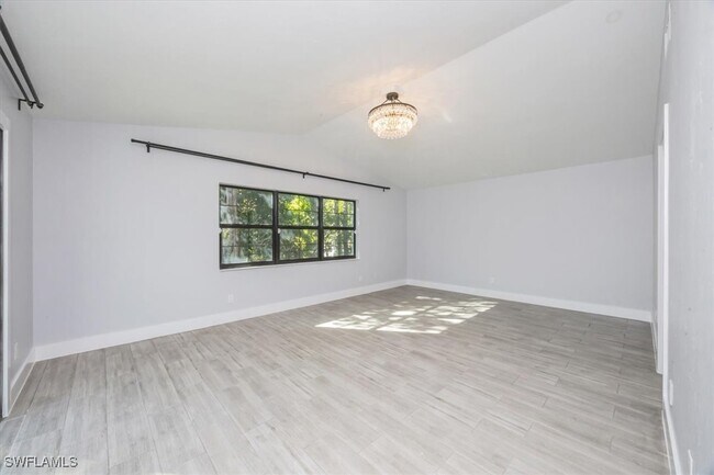 Building Photo - 6161 Waxmyrtle Way