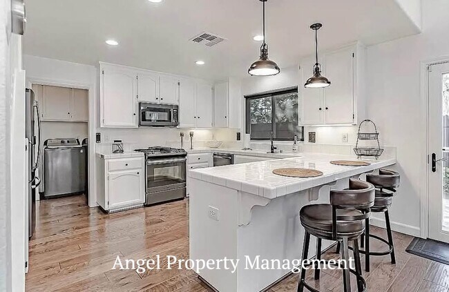 Building Photo - 2206 Halsey Cir