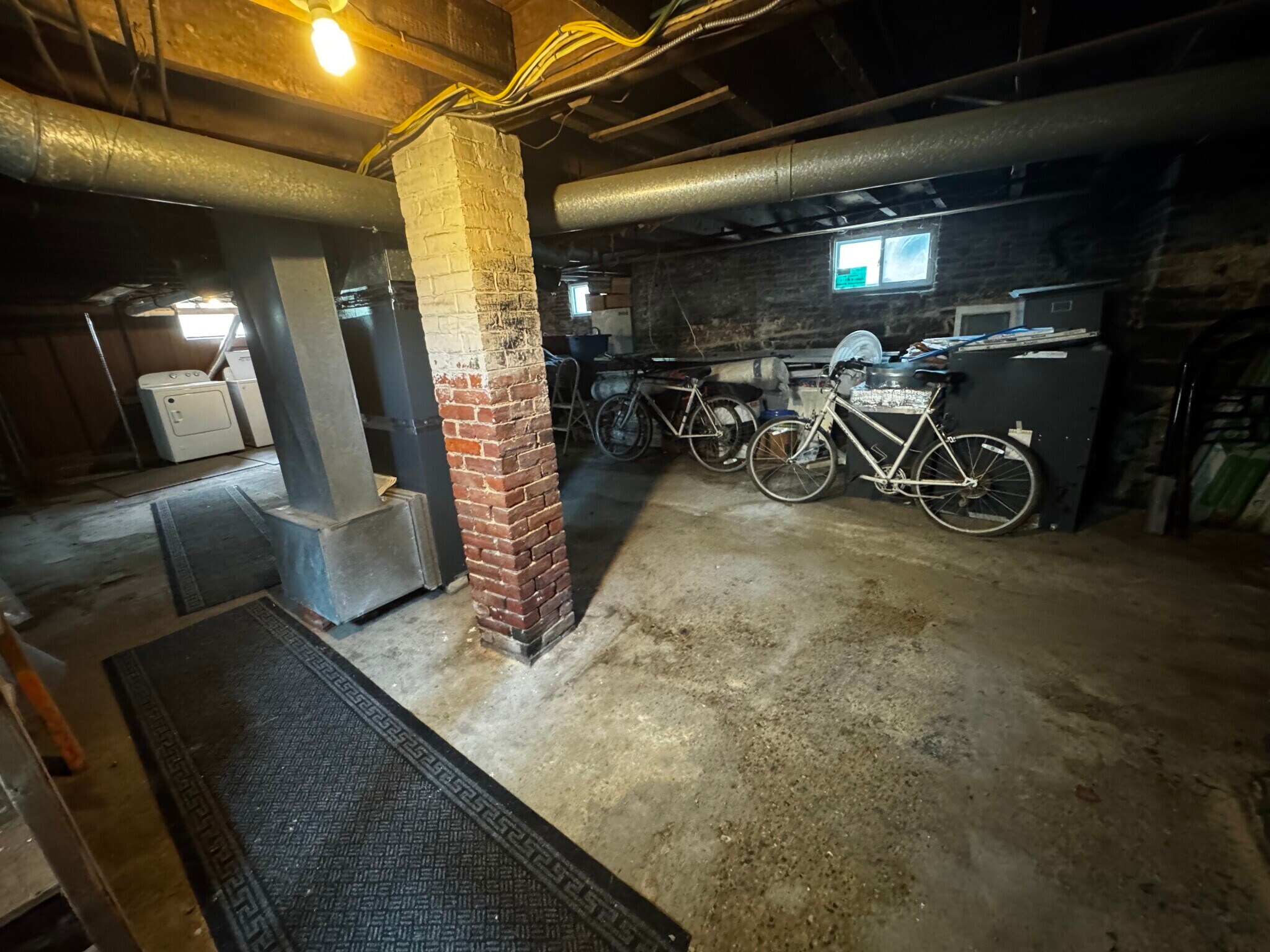 Building Photo - 374 Highland Ave