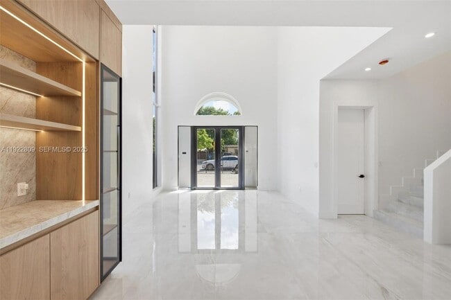 Building Photo - 3111 SW 12th St