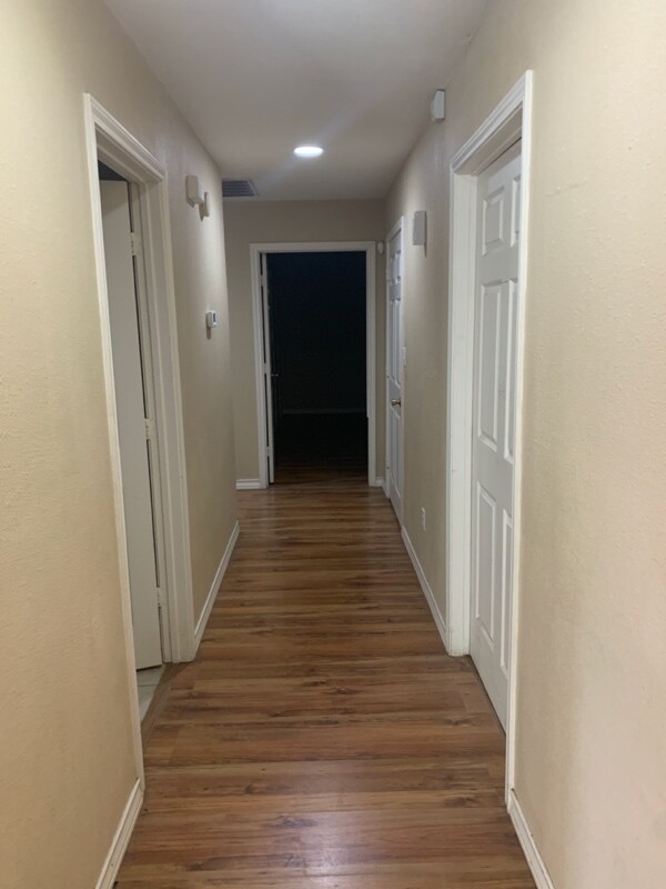 Building Photo - 917 N Hancock Ave