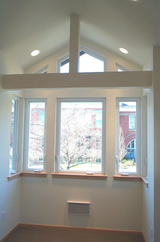Building Photo - HEO#14-15