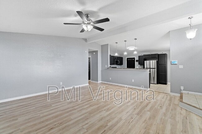 Building Photo - 1021 Mineola Dr