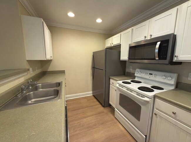 Building Photo - LEASING FOR IMMEDIATE MOVE IN!