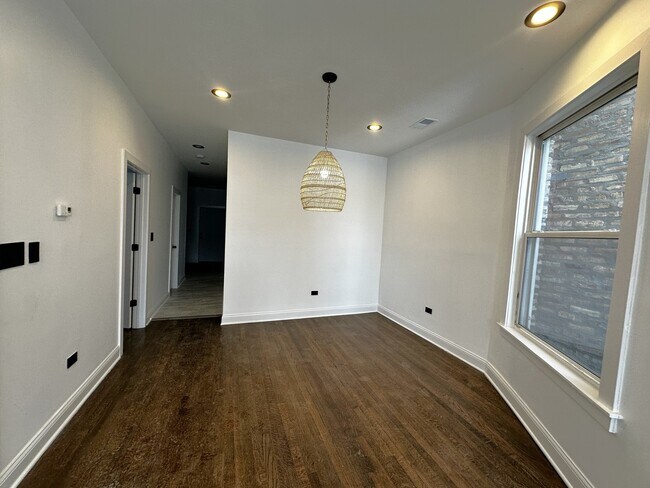 Building Photo - 1911 S Ridgeway Ave