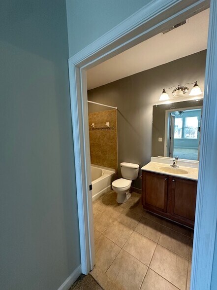Master bathroom - 6185 Willow Pl