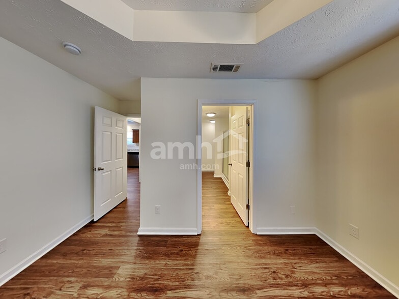 Building Photo - 504 Commendable Ln