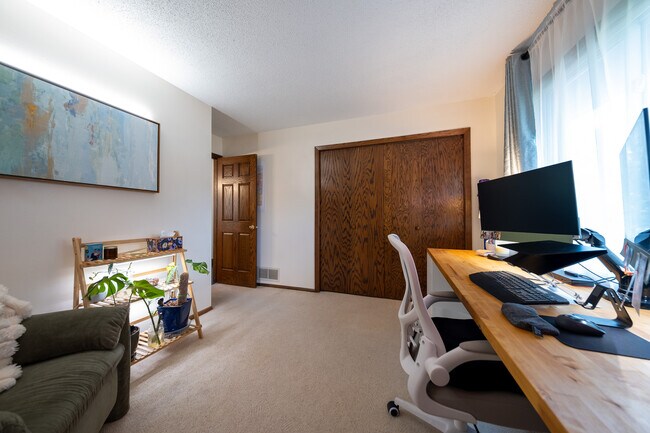 Building Photo - 1581 Woodside Ct NE