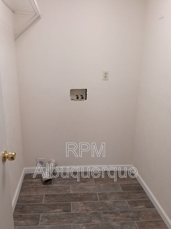 Building Photo - 1215 Cordova Ave NW
