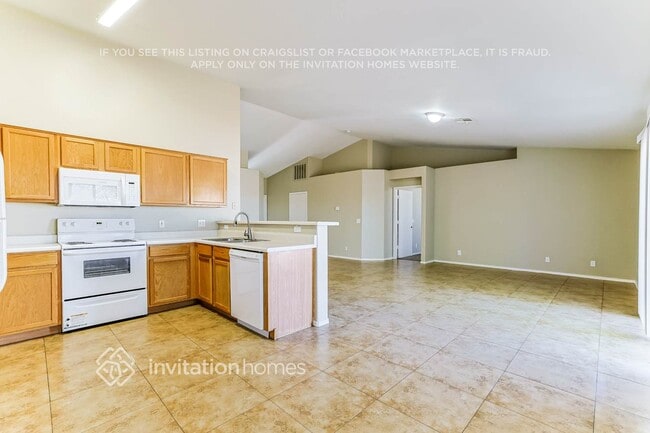 Building Photo - 504 N Hassett