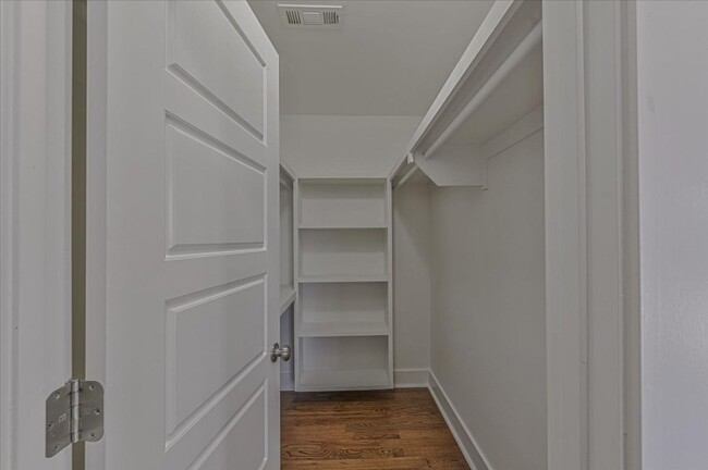 Building Photo - Beautiful House in East Nashville!