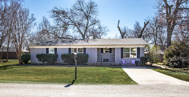 Building Photo - 510 W Oak St