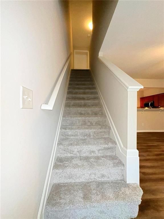Building Photo - 2089 Lakeshore Overlook Dr