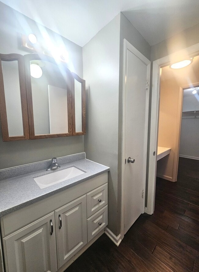 Building Photo - 841 Oxford Pl