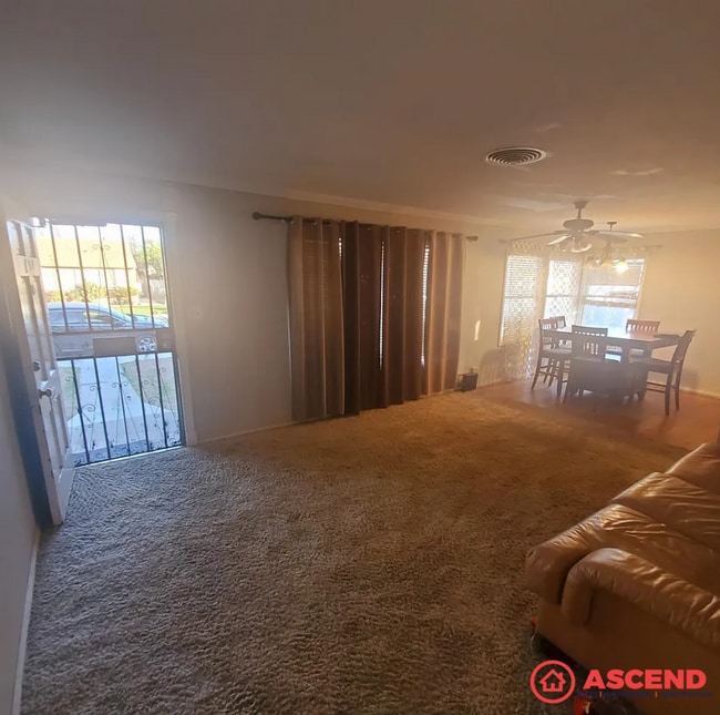 Building Photo - Charming 3BR/2BA Home in Bakersfield – 1,708 Sq Ft with Stove Included!