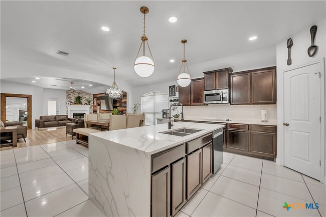 Building Photo - 5577 Perdita Dr