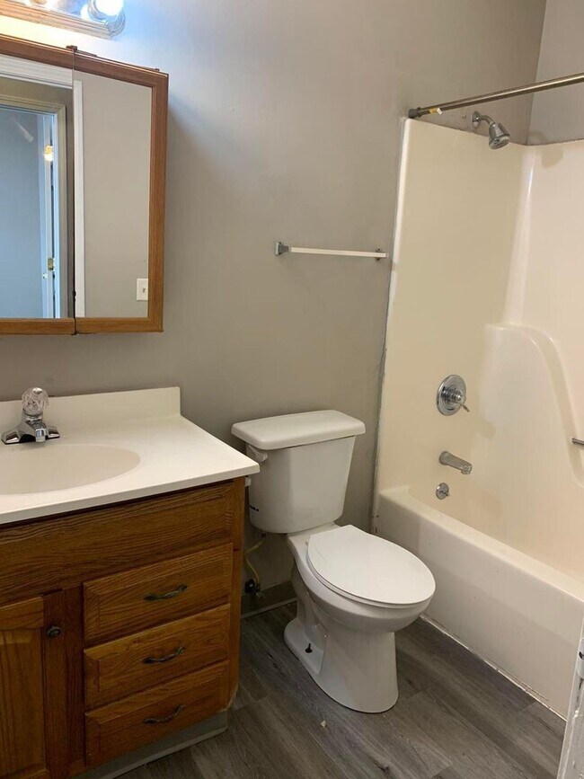 Building Photo - 1320 S Grand Ave