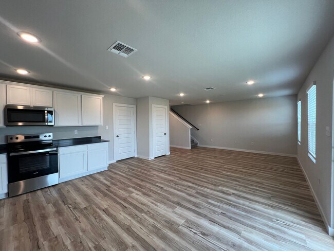 Building Photo - Charming 3/2.5 2 Story Home in Hiddenbrook