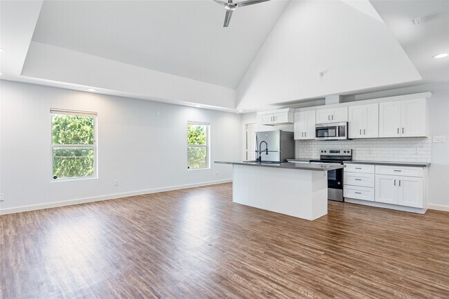 Building Photo - 3426 Tuam St