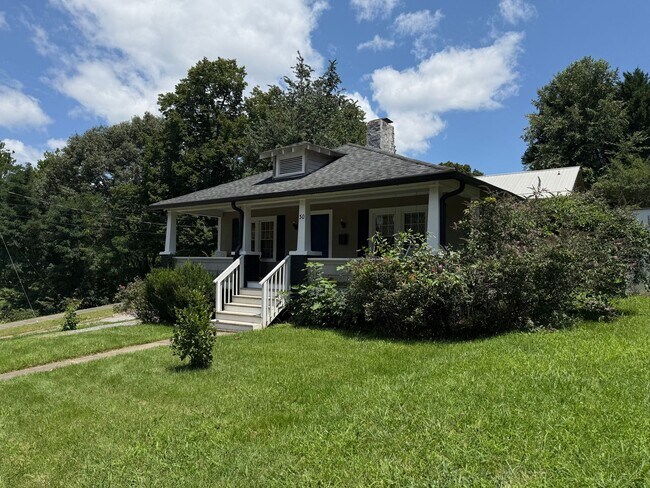 Building Photo - Fantastic 3 Bedroom Bungalow