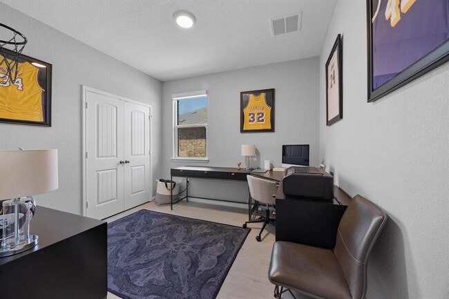 Building Photo - 301 Brody Ln