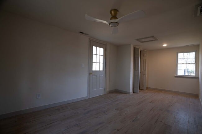 Building Photo - Newly Remodeled 2 Bed 1 Bath Home