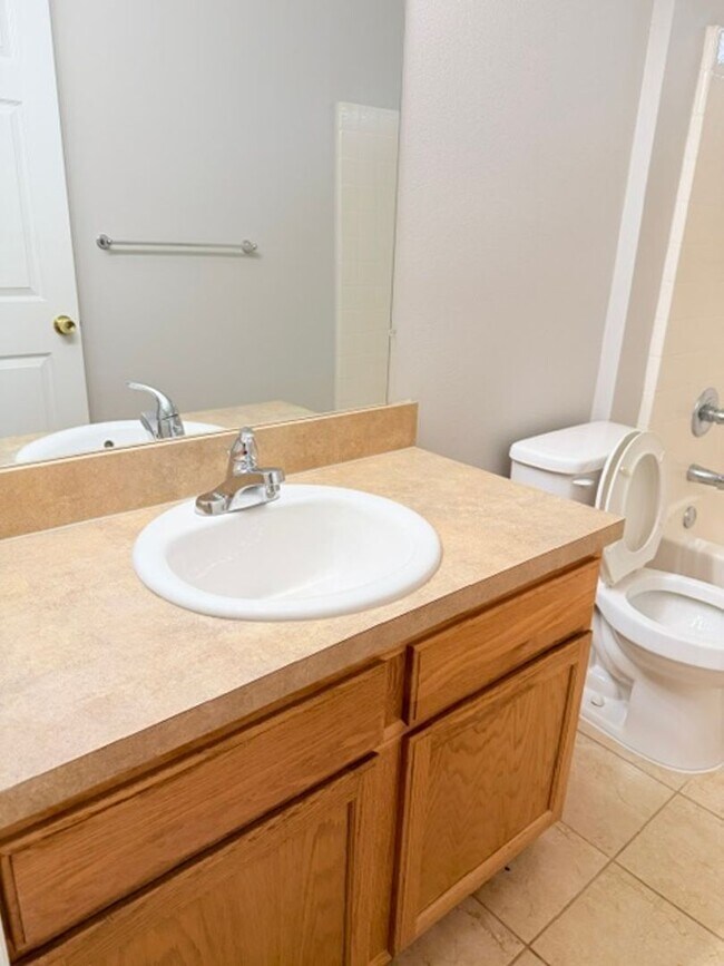 Building Photo - 25 Ryarbor Dr