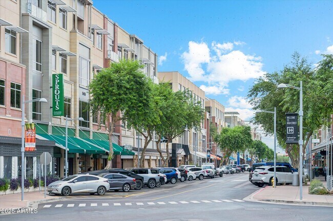 Building Photo - 5350 E Deer Valley Dr