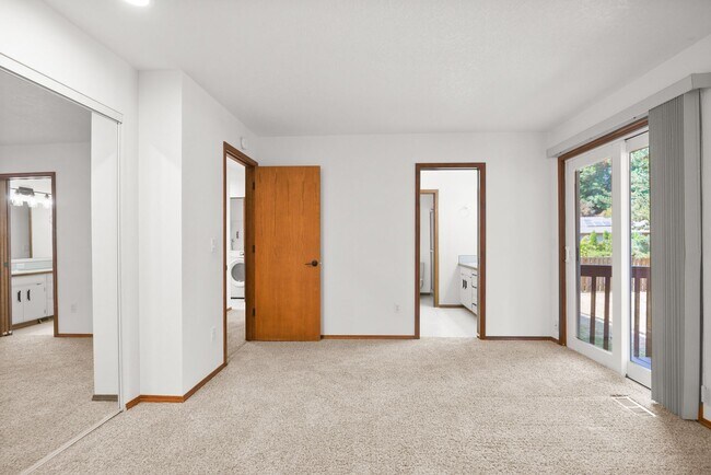 Building Photo - 3 Bedroom, 2.5 Bathroom Home Nestled in the Heart of Picks Landing Neighborhood