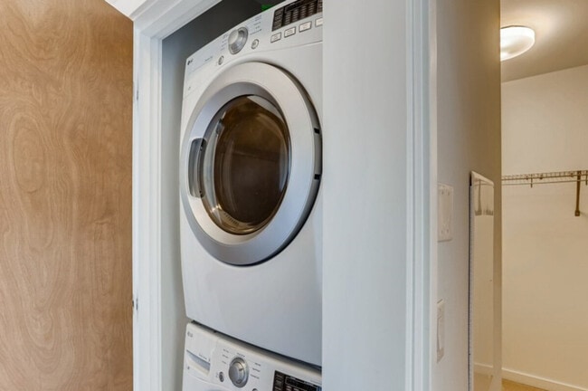 Building Photo - 1505 E Spruce St