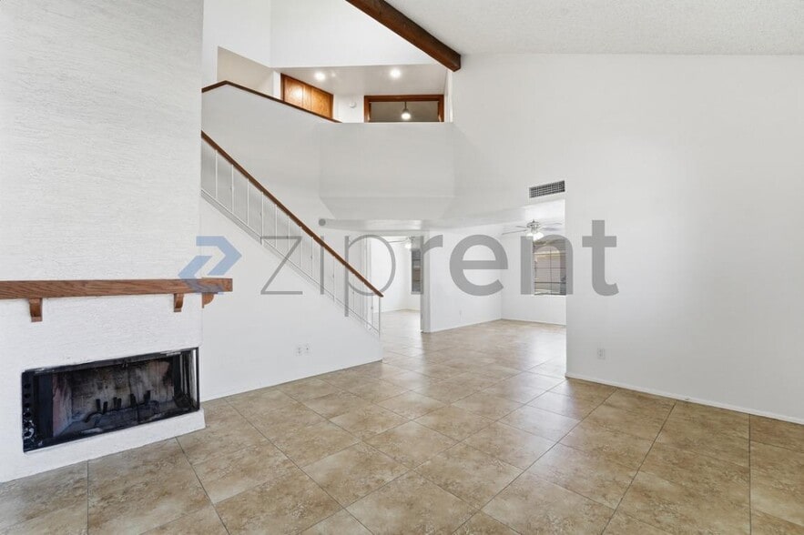 Building Photo - 609 E Mesquite Cir