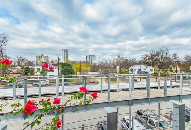 Building Photo - 41 Waller St