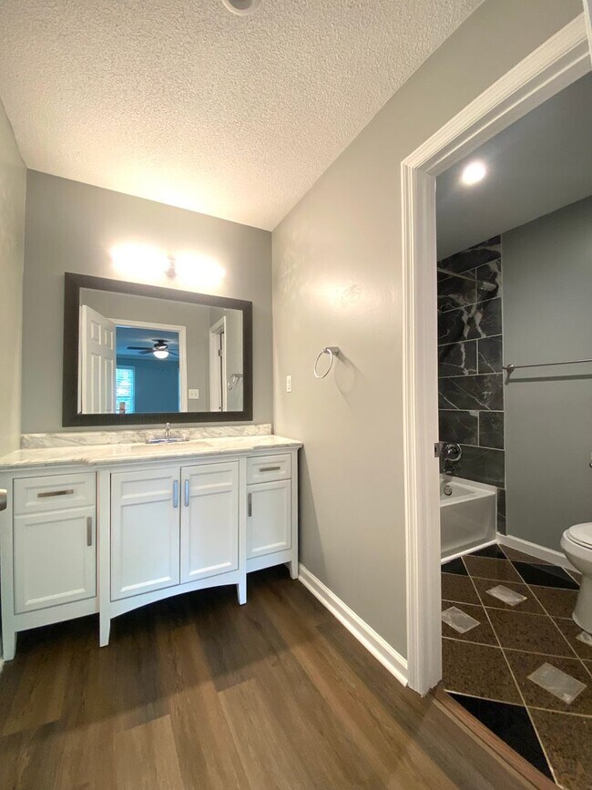 Building Photo - 1103 Rosebrook Dr