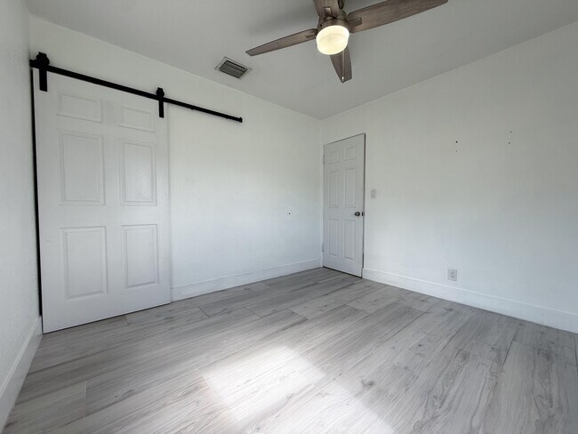Building Photo - 320 NE 60th St